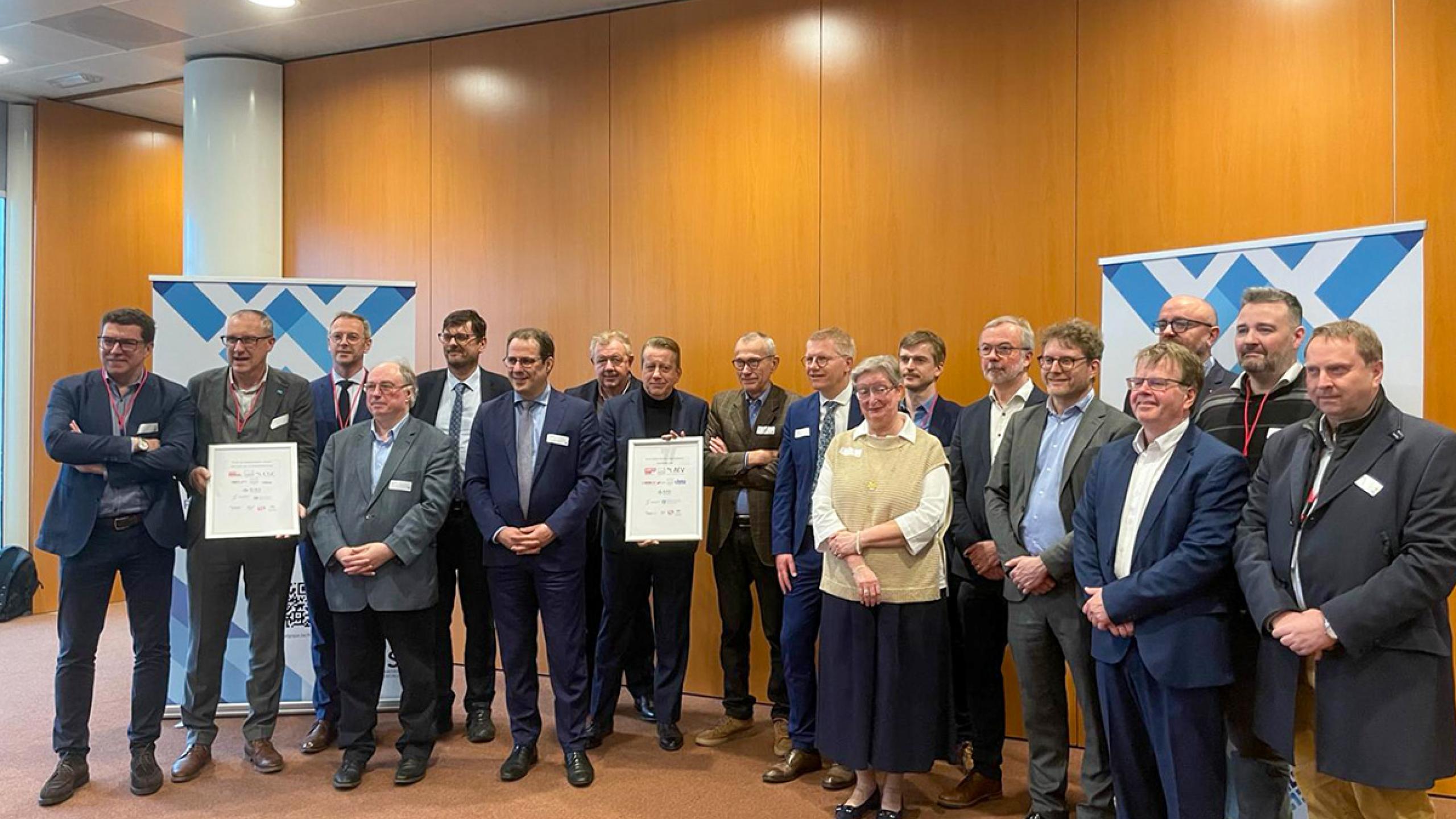 Groepsfoto ondertekening akkoord.