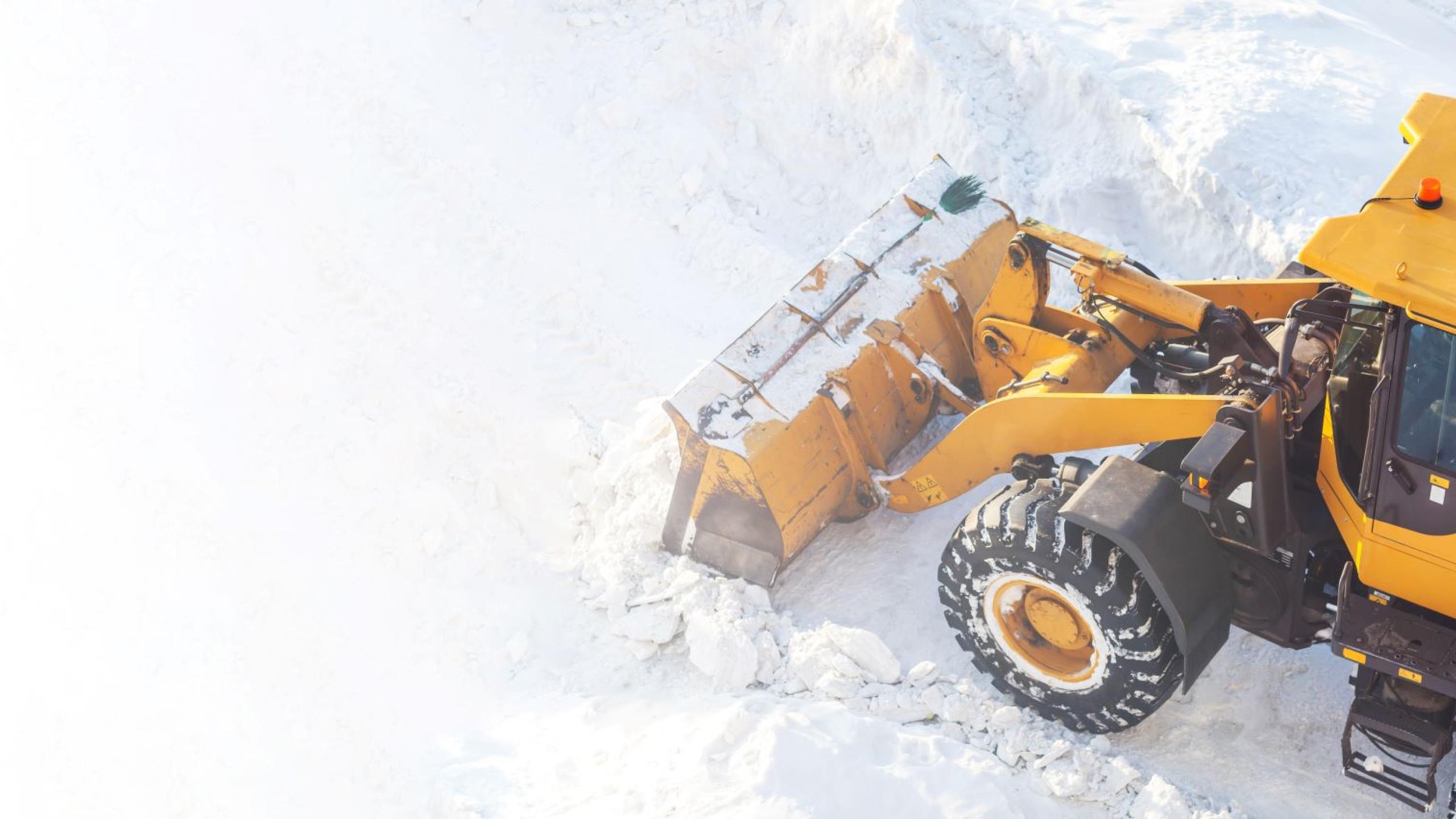 Wiellader in de sneeuw.